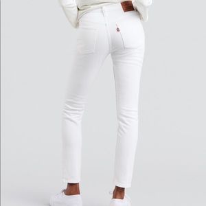 EUC Levi 501 white skinny jeans